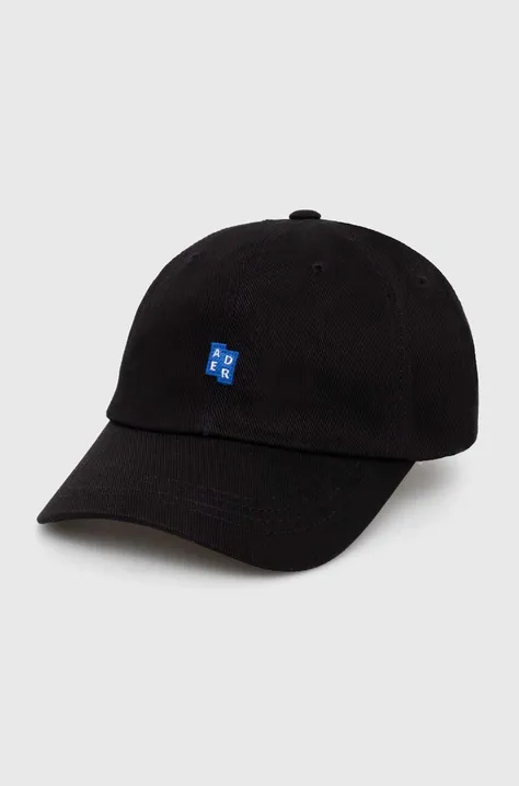 Памучна шапка с козирка Ader Error TRS Tag Cap в черно с апликация BMSGFYHW0201