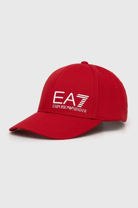 Памучна шапка с козирка EA7 Emporio Armani в червено с принт