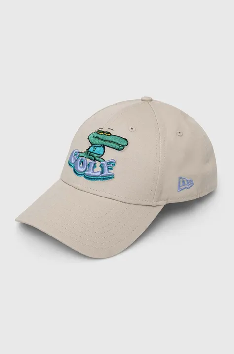 Памучна шапка с козирка New Era в бежово с апликация