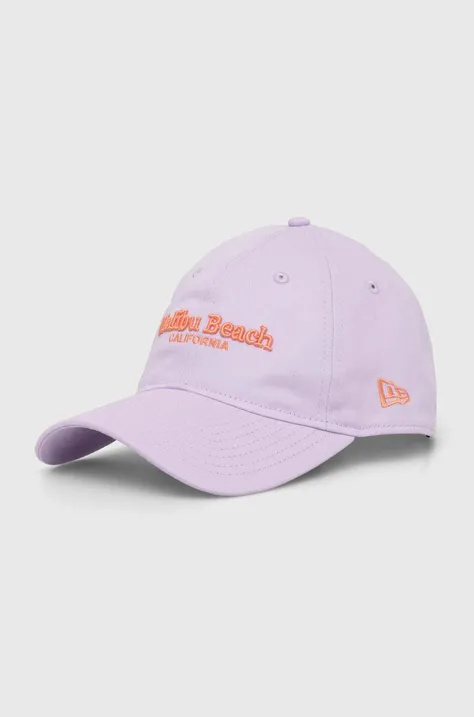 Памучна шапка с козирка New Era в лилаво с апликация
