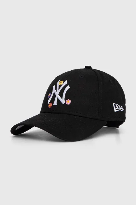 Памучна шапка с козирка New Era в черно с апликация NEW YORK YANKEES