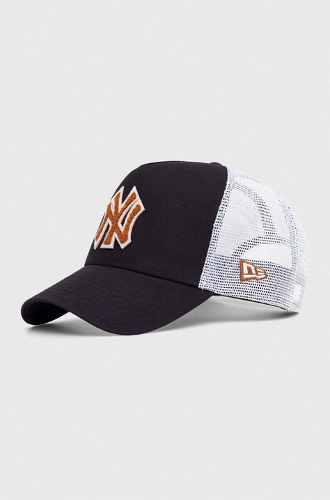 Шапка с козирка New Era в тъмносиньо с апликация NEW YORK YANKEES