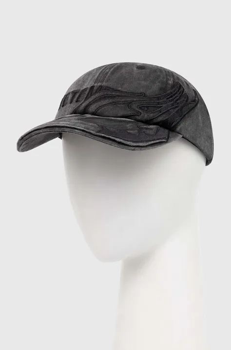 Памучна шапка с козирка VETEMENTS Flame Logo Cap в черно с апликация UE64CA110B