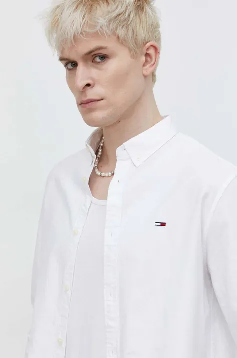 Памучна риза Tommy Jeans мъжка в бяло със стандартна кройка с яка копче DM0DM19134