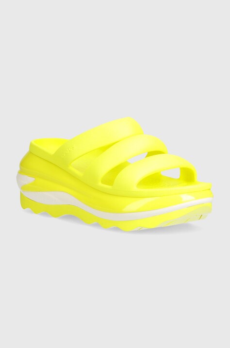 Шльопанці Crocs Mega Crush Triple Strap жіночі колір зелений на платформі 209842