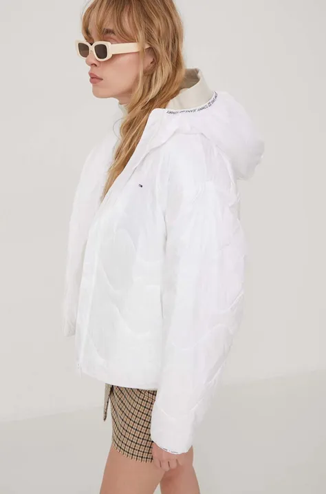 Куртка Tommy Jeans жіноча колір білий перехідна