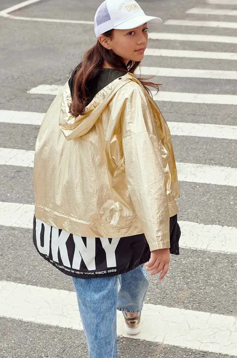 Παιδικό μπουφάν DKNY χρώμα: χρυσαφί