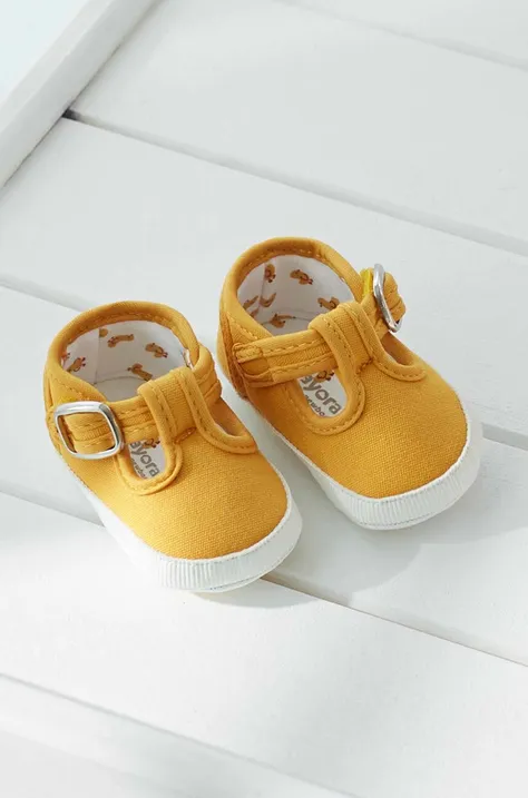 Mayoral Newborn buty niemowlęce kolor żółty