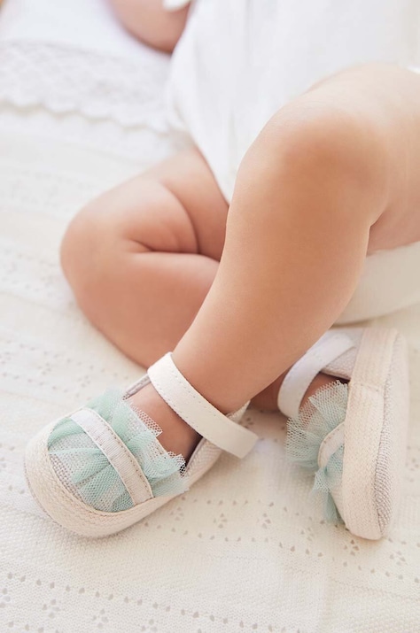 Бебешки обувки Mayoral Newborn в бежово