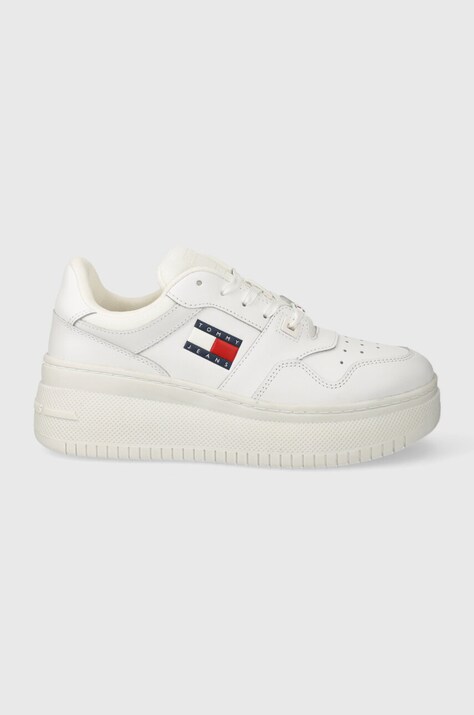 Superge Tommy Jeans TJW RETRO BASKET FLATFORM ESS bela barva, EN0EN02506