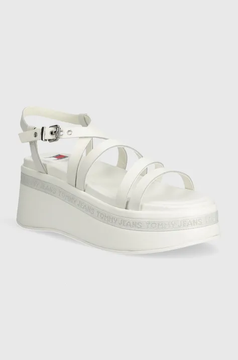 Kožené sandále Tommy Jeans TJW STRAPPY WEDGE SANDAL biela farba, EN0EN02516