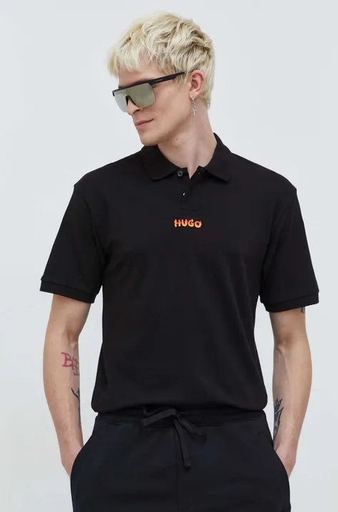 Памучна тениска с яка HUGO в черно с апликация 50504559