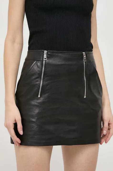 Kožená sukňa Elisabetta Franchi čierna farba, mini, rovný strih