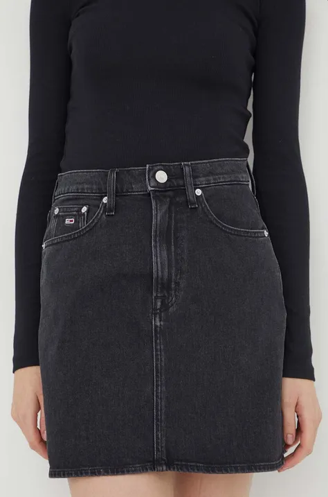 Džínová sukně Tommy Jeans černá barva, mini, pouzdrová, DW0DW17286