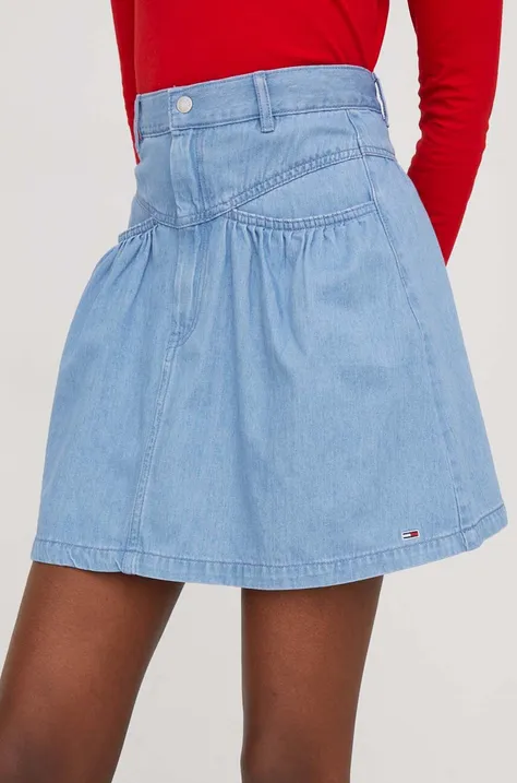 Rifľová sukňa Tommy Jeans mini, áčkový strih, DW0DW17440