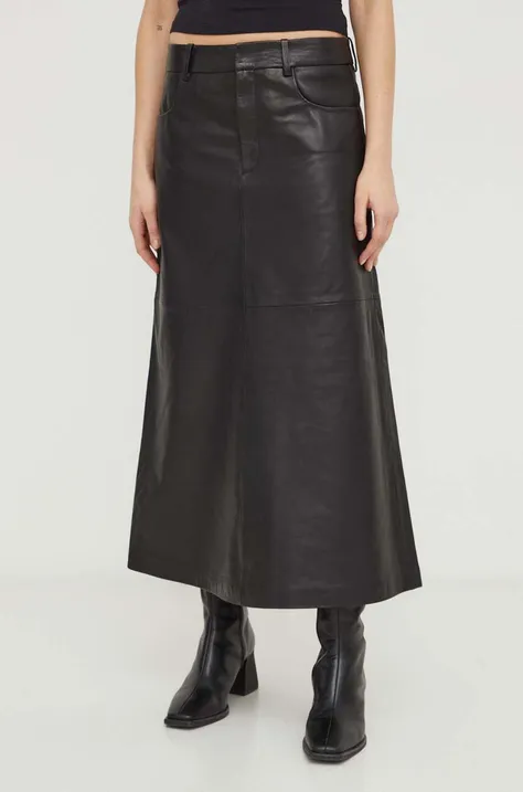 Kožená sukňa Gestuz čierna farba, midi, áčkový strih
