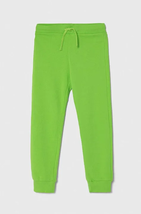 United Colors of Benetton spodnie dresowe bawełniane dziecięce kolor zielony gładkie