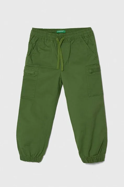 Детски панталон United Colors of Benetton в зелено с изчистен дизайн