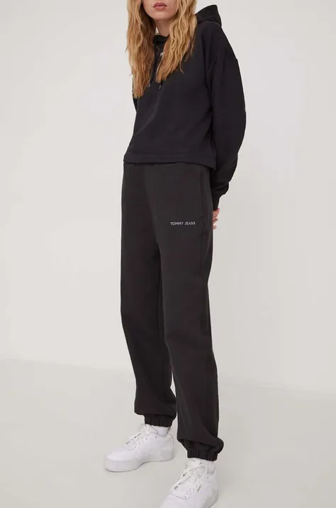 Бавовняні спортивні штани Tommy Jeans колір чорний з аплікацією