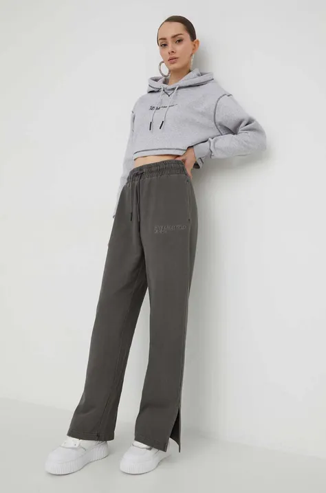 Памучен спортен панталон Karl Lagerfeld Jeans в сиво с изчистен дизайн