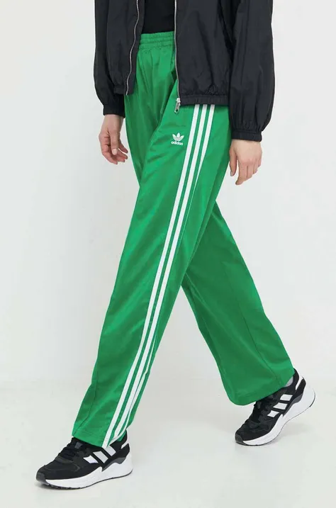 Спортивні штани adidas Originals Firebird Loose колір зелений з аплікацією IP0634
