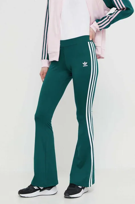 adidas Originals spodnie dresowe Flared kolor zielony z aplikacją IN6320