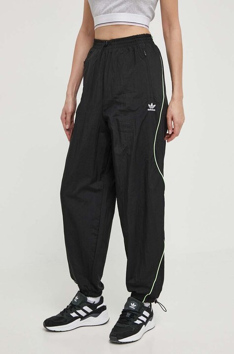 Спортивные штаны adidas Originals цвет чёрный однотонные IT9698
