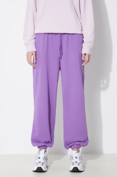 Памучен спортен панталон Puma BETTER CLASSIC в лилаво с изчистен дизайн 624233