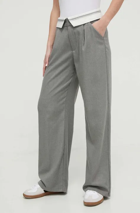 Панталон Hollister Co. в сиво с широка каройка, с висока талия