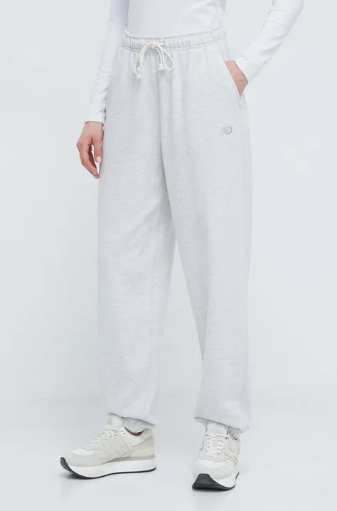 Памучен спортен панталон New Balance WP41513AHH в сиво с меланжов десен