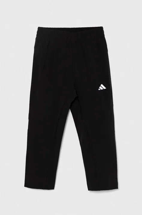 Детски спортен панталон adidas в черно с изчистен дизайн