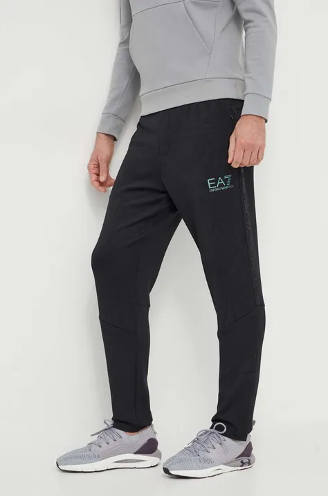 Спортен панталон EA7 Emporio Armani в черно с принт