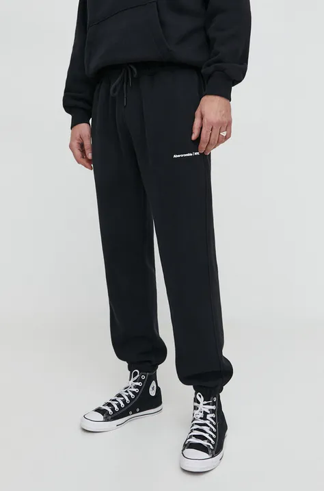 Спортен панталон Abercrombie & Fitch в черно с изчистен дизайн