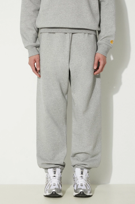 Donji dio trenirke Carhartt WIP Chase Sweat Pant boja: siva, melanž, I033667.00MXX