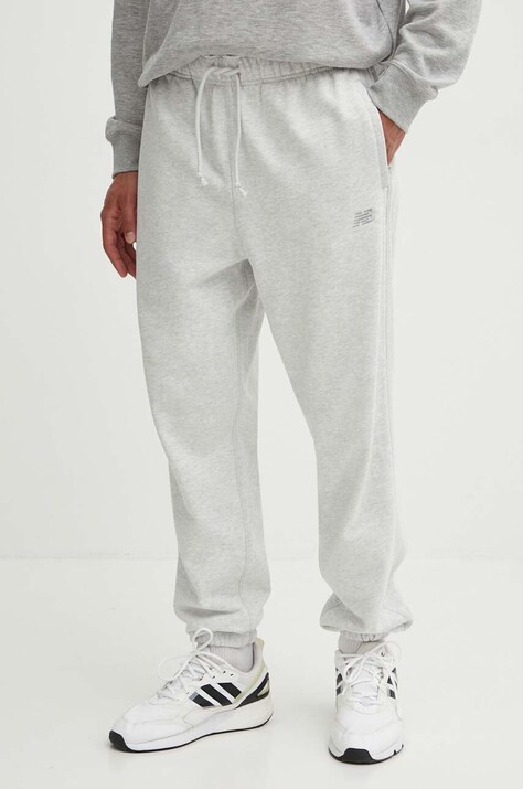 New Balance pantaloni de trening din bumbac culoarea gri, cu imprimeu