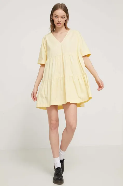 Pamučna haljina Tommy Jeans boja: žuta, mini, širi se prema dolje, DW0DW17948