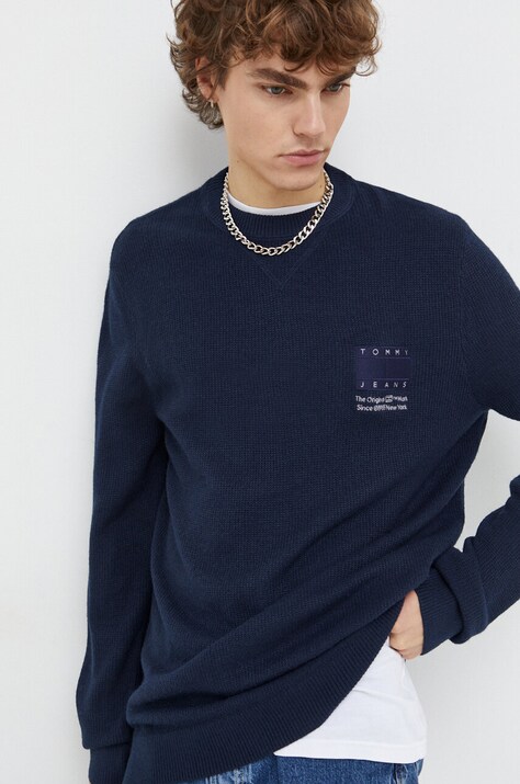 Пуловер Tommy Jeans мъжки в тъмносиньо от лека материя DM0DM18456