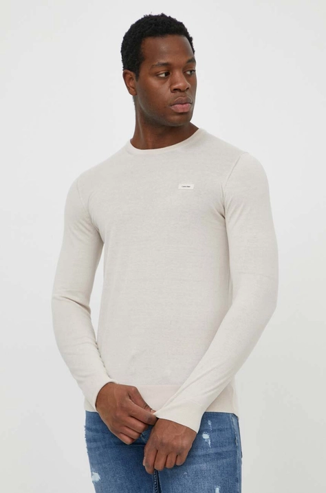 Calvin Klein sweter z domieszką jedwabiu kolor beżowy lekki K10K113159