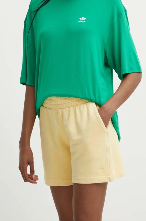Bombažne kratke hlače adidas Originals rumena barva, IT4286