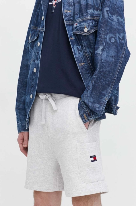 Bavlnené šortky Tommy Jeans šedá farba,DM0DM18479