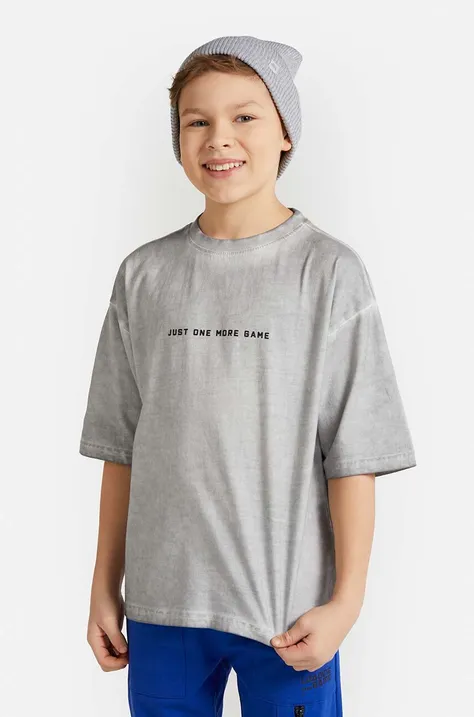 Dětské bavlněné tričko Coccodrillo šedá barva, s potiskem