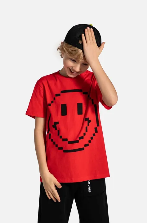 Детска памучна тениска Coccodrillo в червено с принт