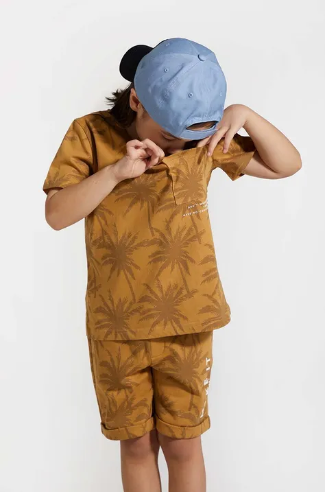 Детска памучна тениска Coccodrillo в кафяво с десен