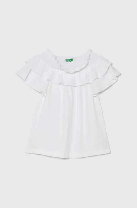 Детска тениска с лен United Colors of Benetton в бяло с голи рамене