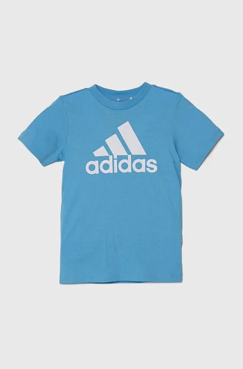 Детска памучна тениска adidas в синьо с принт