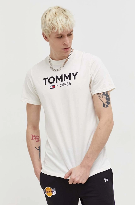 Pamučna majica Tommy Jeans za muškarce, boja: bež, s tiskom