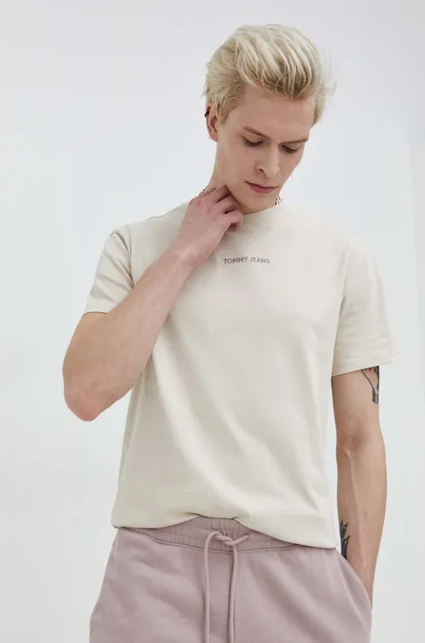 Хлопковая футболка Tommy Jeans мужской цвет бежевый с аппликацией