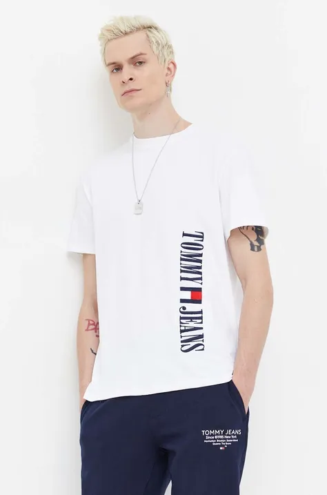 Pamučna majica Tommy Jeans za muškarce, boja: bijela, s aplikacijom, DM0DM18295