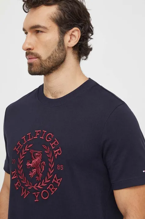 Pamučna majica Tommy Hilfiger za muškarce, boja: tamno plava, s aplikacijom
