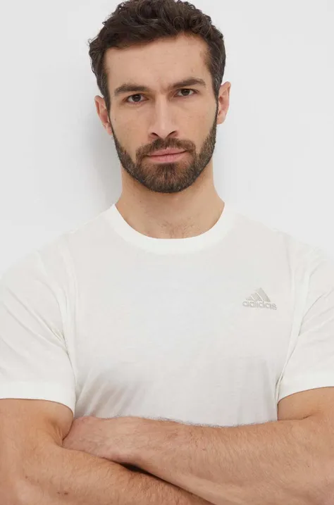 Хлопковая футболка adidas мужская цвет бежевый однотонная IS1318